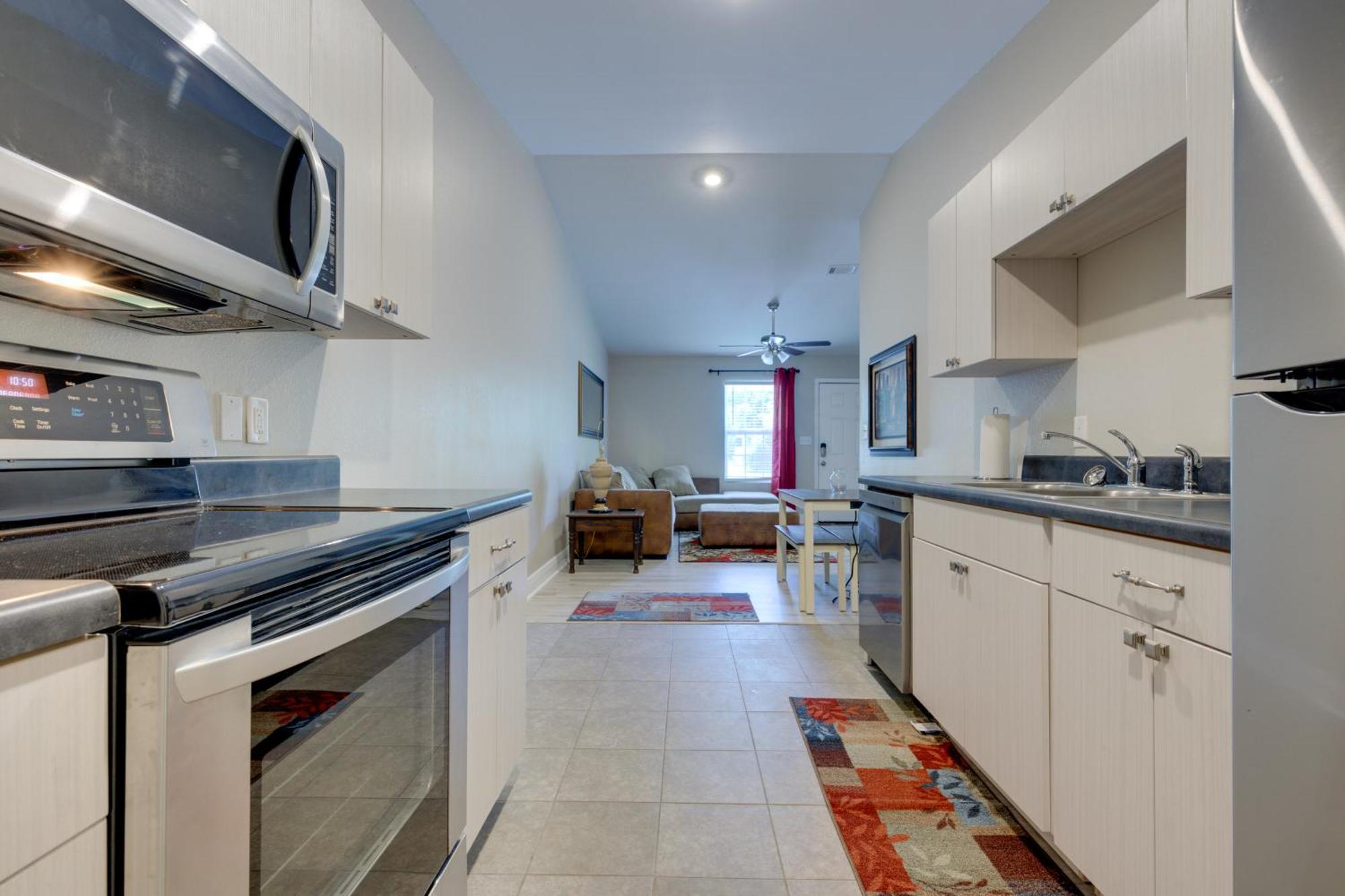 Dog-Friendly Pensacola Duplex About 7 Mi To Downtown Apartment Exterior photo