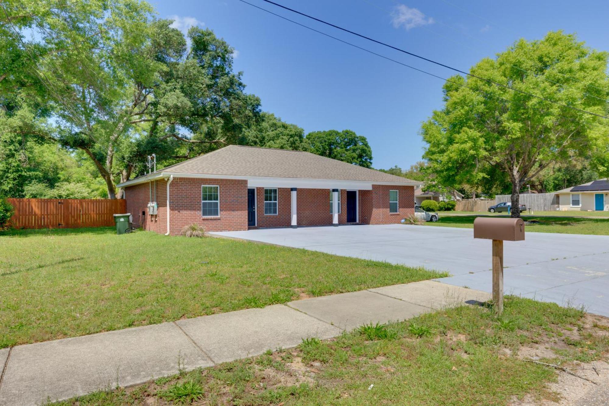 Dog-Friendly Pensacola Duplex About 7 Mi To Downtown Apartment Exterior photo